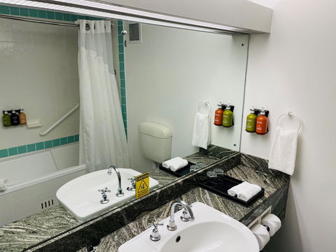 Holiday Inn Parramatta - E Caravan Parks 7