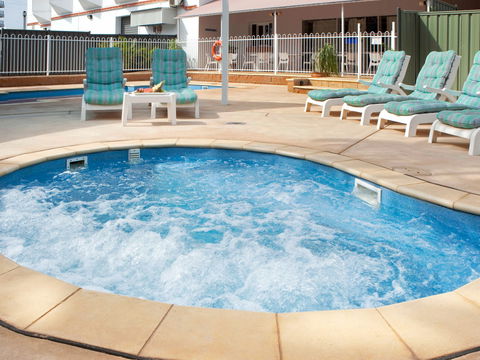 Novotel Darwin Atrium - E Caravan Parks 9