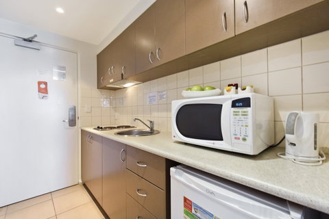 Metro Advance Apartments & Hotel - E Caravan Parks 6