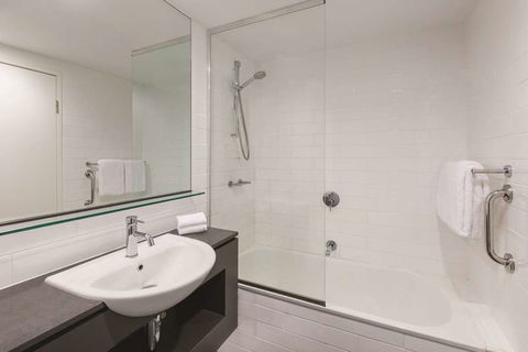 Vibe Hotel Darwin Waterfront - E Caravan Parks 5