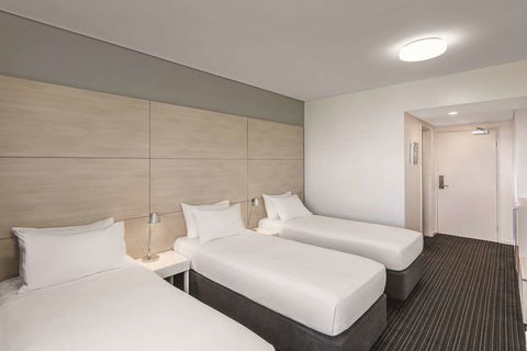 Vibe Hotel Darwin Waterfront - E Caravan Parks 7