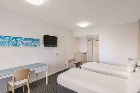 Vibe Hotel Darwin Waterfront - E Caravan Parks 9