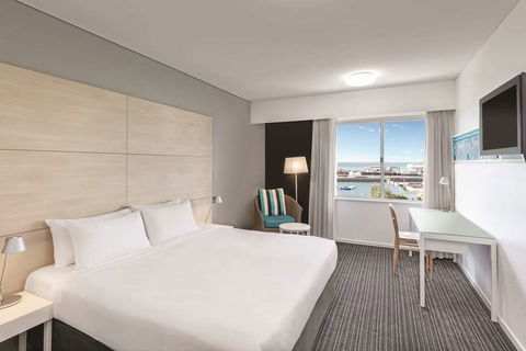 Vibe Hotel Darwin Waterfront - E Caravan Parks 10