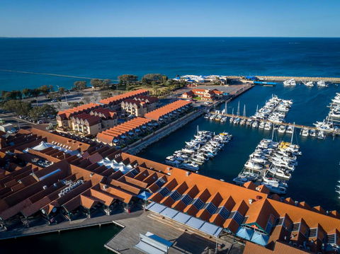 Hillarys Harbour Resort Apartments - E Caravan Parks 0