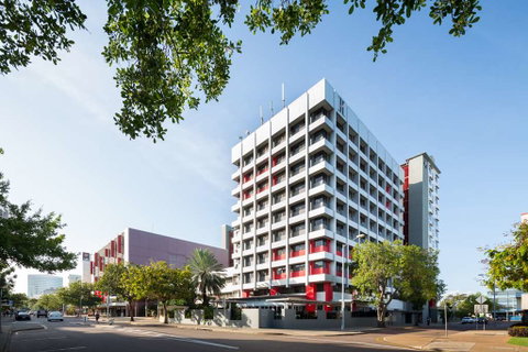 H on Smith Hotel - E Caravan Parks 1