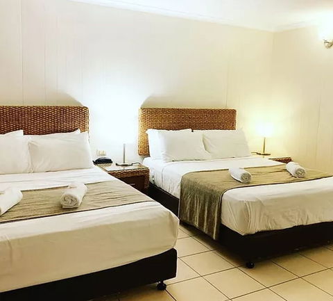 Pine Tree Motel - E Caravan Parks 1