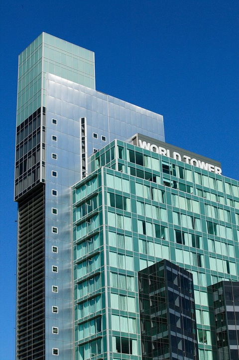 Meriton Suites World Tower - E Caravan Parks 0
