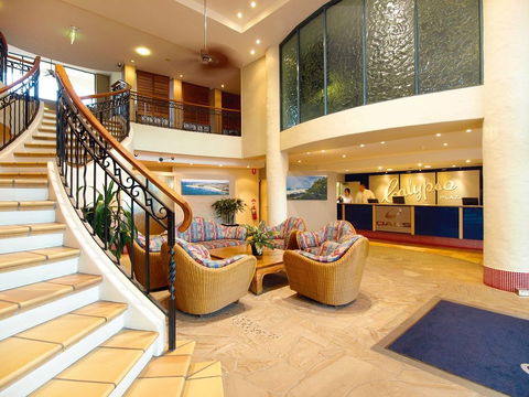 Oaks Calypso Plaza Resort - E Caravan Parks 1