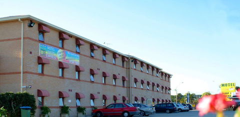 Arena Hotel - E Caravan Parks 0