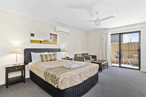 Blackwater Central Motel - E Caravan Parks 1