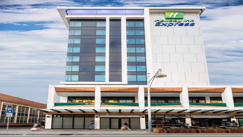 Holiday Inn Express Adelaide City Centre - E Caravan Parks 1