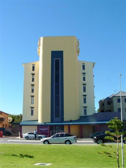 Ocean Beach Hotel - E Caravan Parks 1