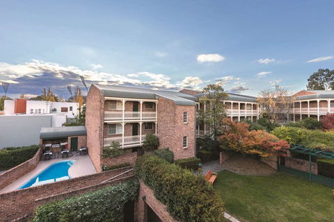 Adina Serviced Apts Canberra Kingston - E Caravan Parks 1