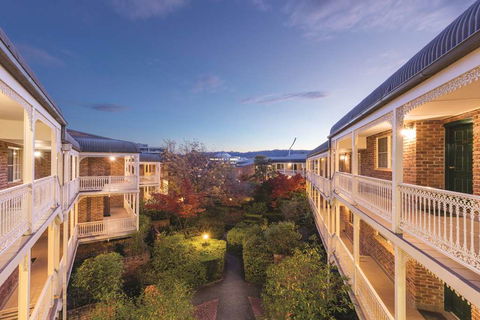 Adina Serviced Apts Canberra Kingston - E Caravan Parks 2