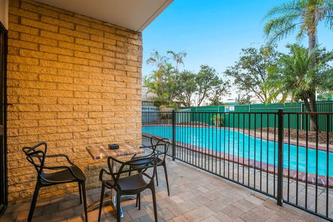 Kawana Waters Hotel By NightCap - E Caravan Parks 1