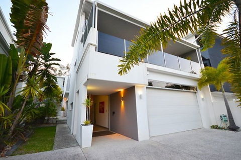 Alex Beach House - E Caravan Parks 0
