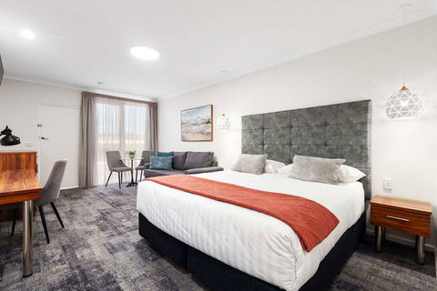 Comfort Inn Deakin Palms - E Caravan Parks 2