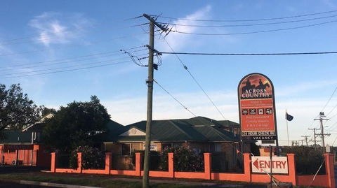 Across Country Motel & Svcd Apts - E Caravan Parks 0