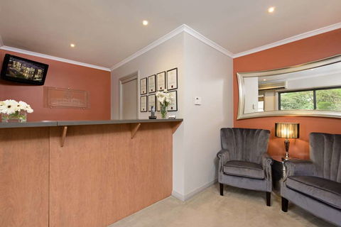 Ringwood Royale Apartment Hotel - E Caravan Parks 5