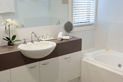 Ringwood Royale Apartment Hotel - E Caravan Parks 8