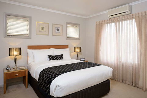 Ringwood Royale Apartment Hotel - E Caravan Parks 9