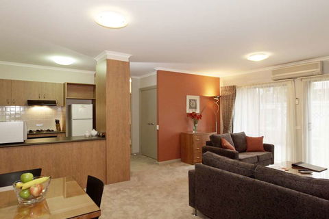 Ringwood Royale Apartment Hotel - E Caravan Parks 11