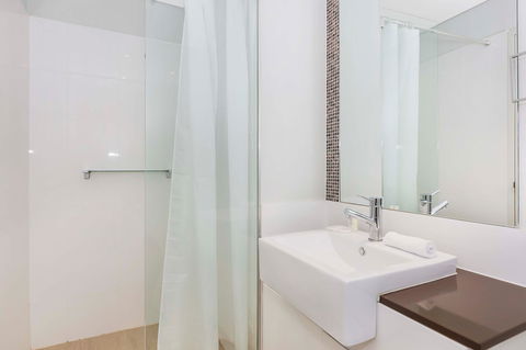 Astra Apartments Perth - E Caravan Parks 4