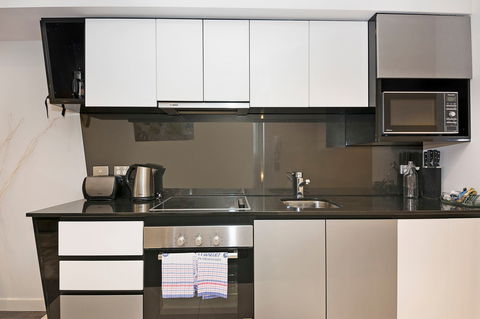 Astra Apartments Perth - E Caravan Parks 14