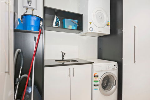 Astra Apartments Perth - E Caravan Parks 15