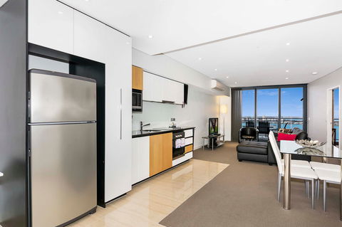 Astra Apartments Perth - E Caravan Parks 17