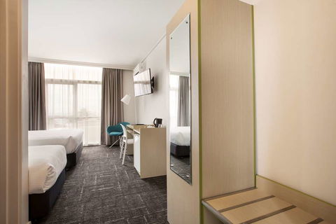 Nightcap at Sandringham Hotel - E Caravan Parks 0