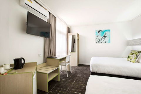 Nightcap at Sandringham Hotel - E Caravan Parks 2