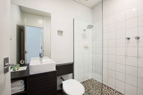 Nightcap at Sandringham Hotel - E Caravan Parks 6