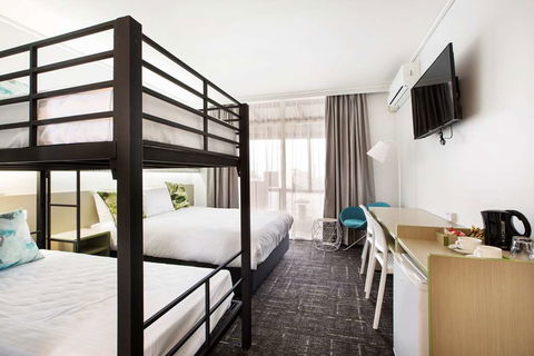 Nightcap at Sandringham Hotel - E Caravan Parks 9