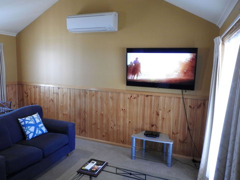 Golden Heritage Motor Inn & Cottages - E Caravan Parks 7