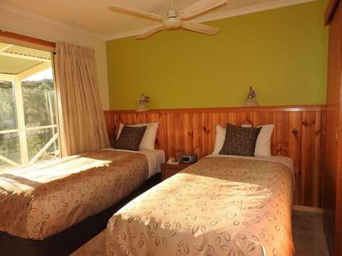 Golden Heritage Motor Inn & Cottages - E Caravan Parks 8