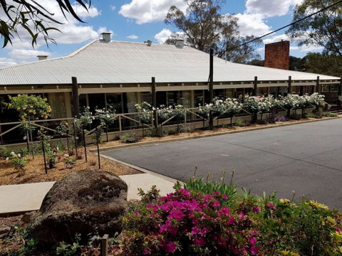 Golden Heritage Motor Inn & Cottages - E Caravan Parks 11