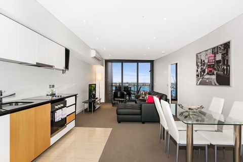 Astra Apartments Perth - E Caravan Parks 9