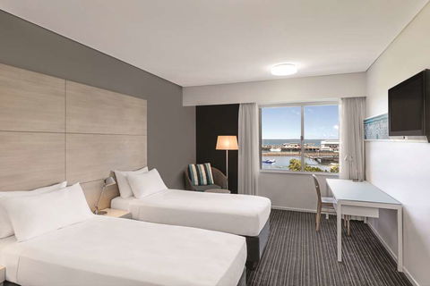 Vibe Hotel Darwin Waterfront - E Caravan Parks 8