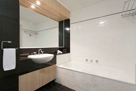 Mantra On Little Bourke - E Caravan Parks 1