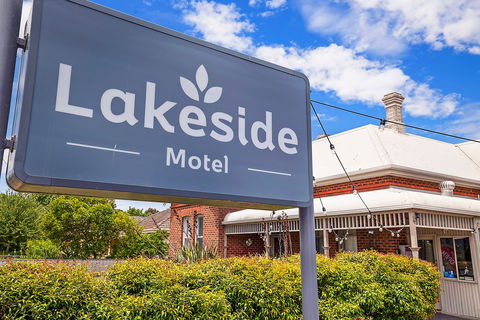 Hamilton Lakeside Motel - E Caravan Parks 2