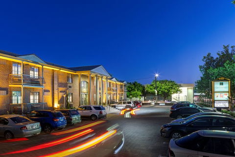 Adelaide Inn - E Caravan Parks 0
