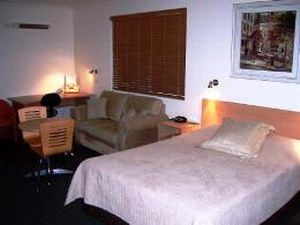 Aston Hill Motor Lodge - E Caravan Parks 1