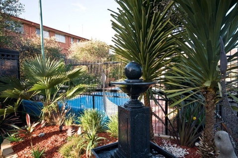 Country Plaza Queanbeyan - E Caravan Parks 2