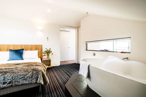 Salamanca Wharf Hotel - E Caravan Parks 2