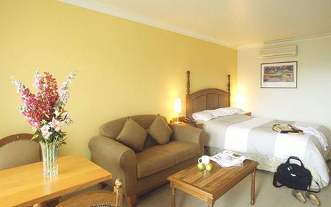 Best Western Plus The Tudor-Box Hill - E Caravan Parks 2