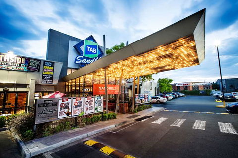 Sandbelt Club Hotel - E Caravan Parks 0