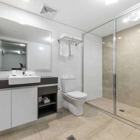 H on Mitchell Apartment Hotel - E Caravan Parks 2