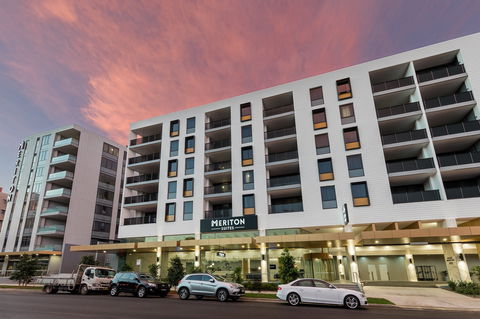 Meriton Suites Sydney Airport - E Caravan Parks 1