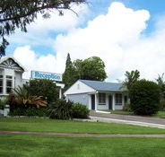 Colonial Court Motor Inn - E Caravan Parks